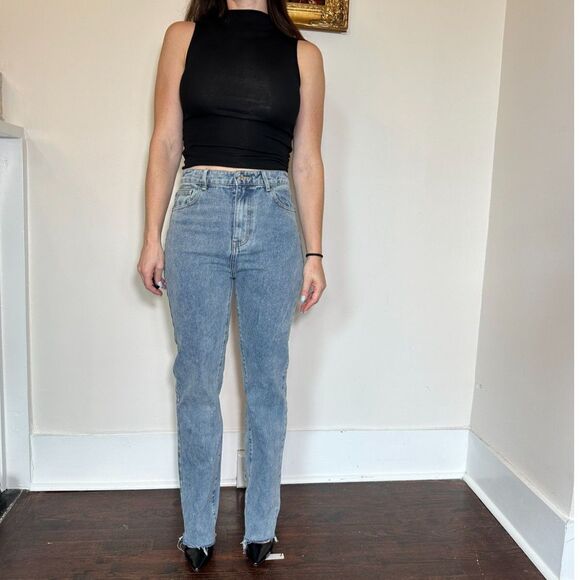 Pretty Little Thing Mid Blue Wash Straight Leg Raw Hem Jeans Size 6 NWT - Picture 2 of 6